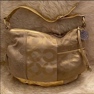 Coach Medium large shoulder bag!